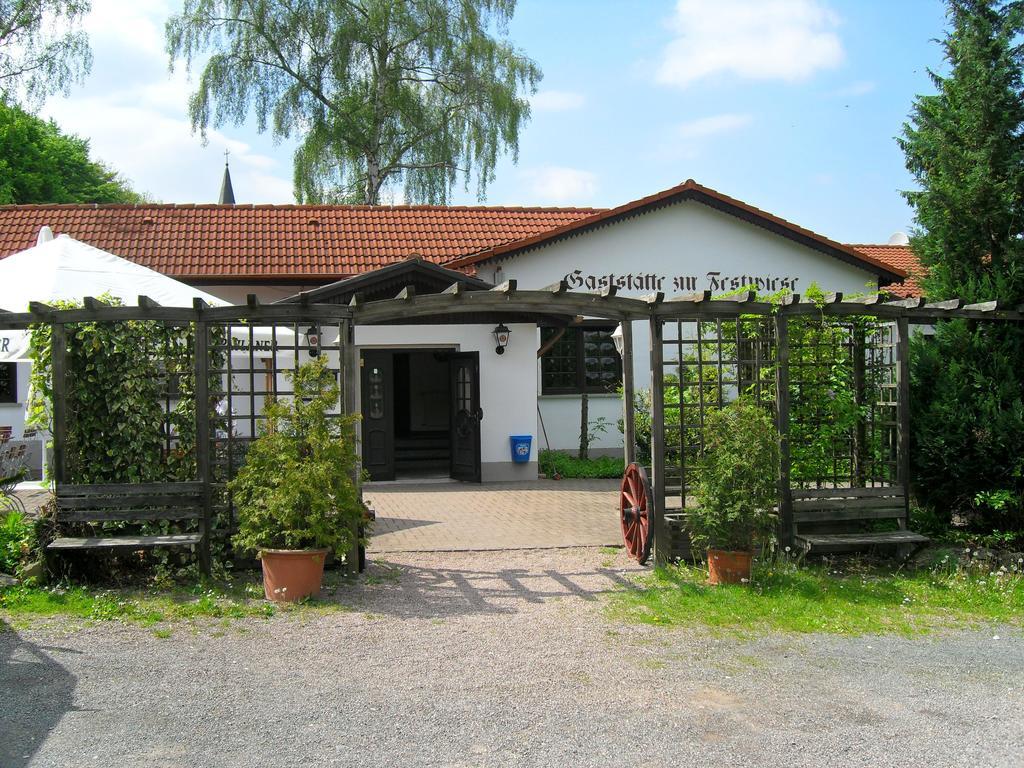 Motel Zur Festwiese Gierstädt Exterior foto