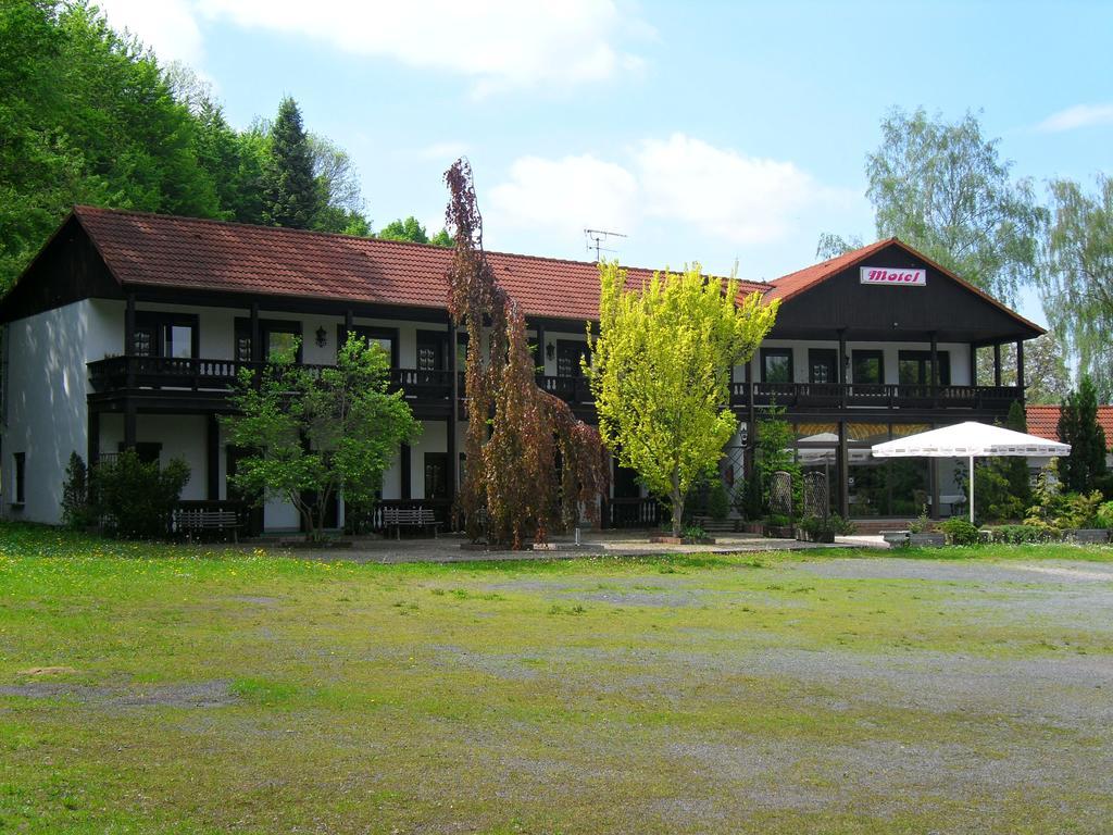 Motel Zur Festwiese Gierstädt Exterior foto